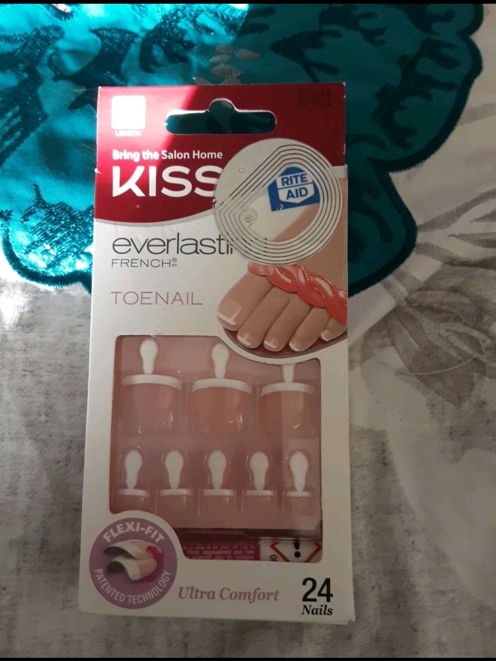 Kiss Everlasting  French tip Toenail Set, 24 Nails, Glue, File, Stick Classy NIB